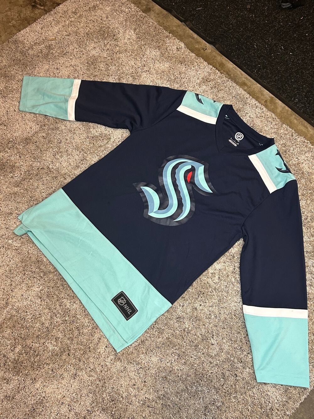 Matty Beniers #10 Seattle Kraken Blue NHL XL Jersey (NWT)